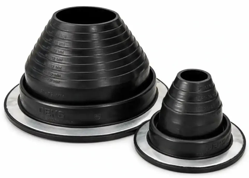 Black rubber regular boot.